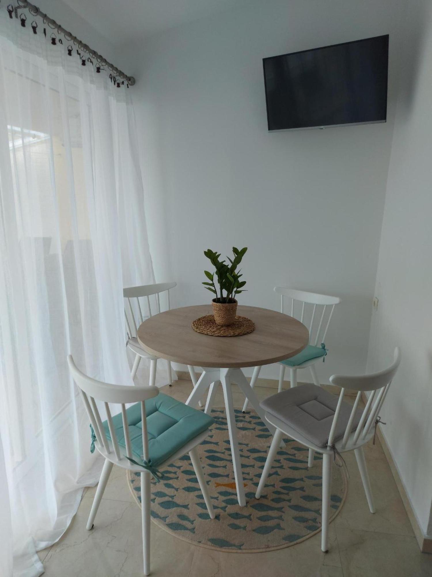 Apartments By The Sea Podgora, Makarska - 11469 Exterior photo
